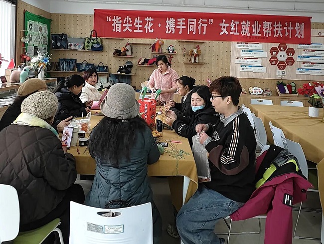 傳承指尖手藝,激活就業新機:瑞方人力助力華興街道開展女紅就業幫扶 第1張 傳承指尖手藝,激活就業新機:瑞方人力助力華興街道開展女紅就業幫扶 第1張
