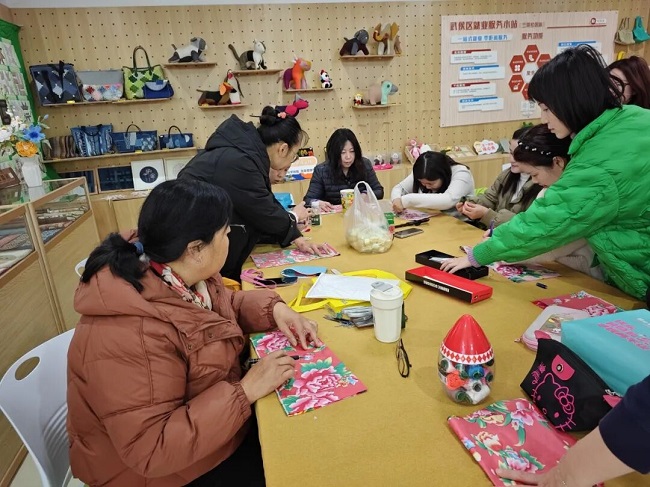 傳承指尖手藝,激活就業新機:瑞方人力助力華興街道開展女紅就業幫扶 第3張 傳承指尖手藝,激活就業新機:瑞方人力助力華興街道開展女紅就業幫扶 第3張